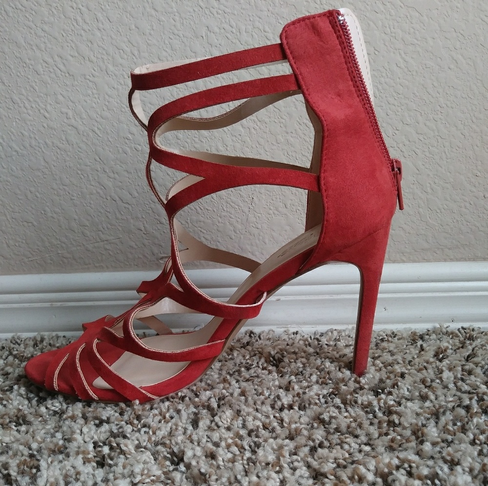 Heels - Picture 3 of 4