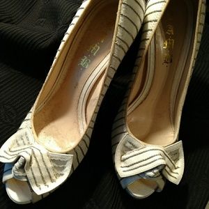 Lamb leather peep toe pumps