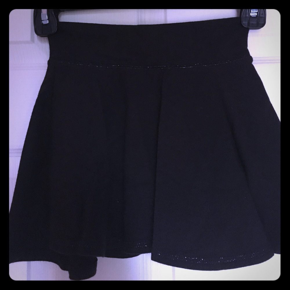 Black skort