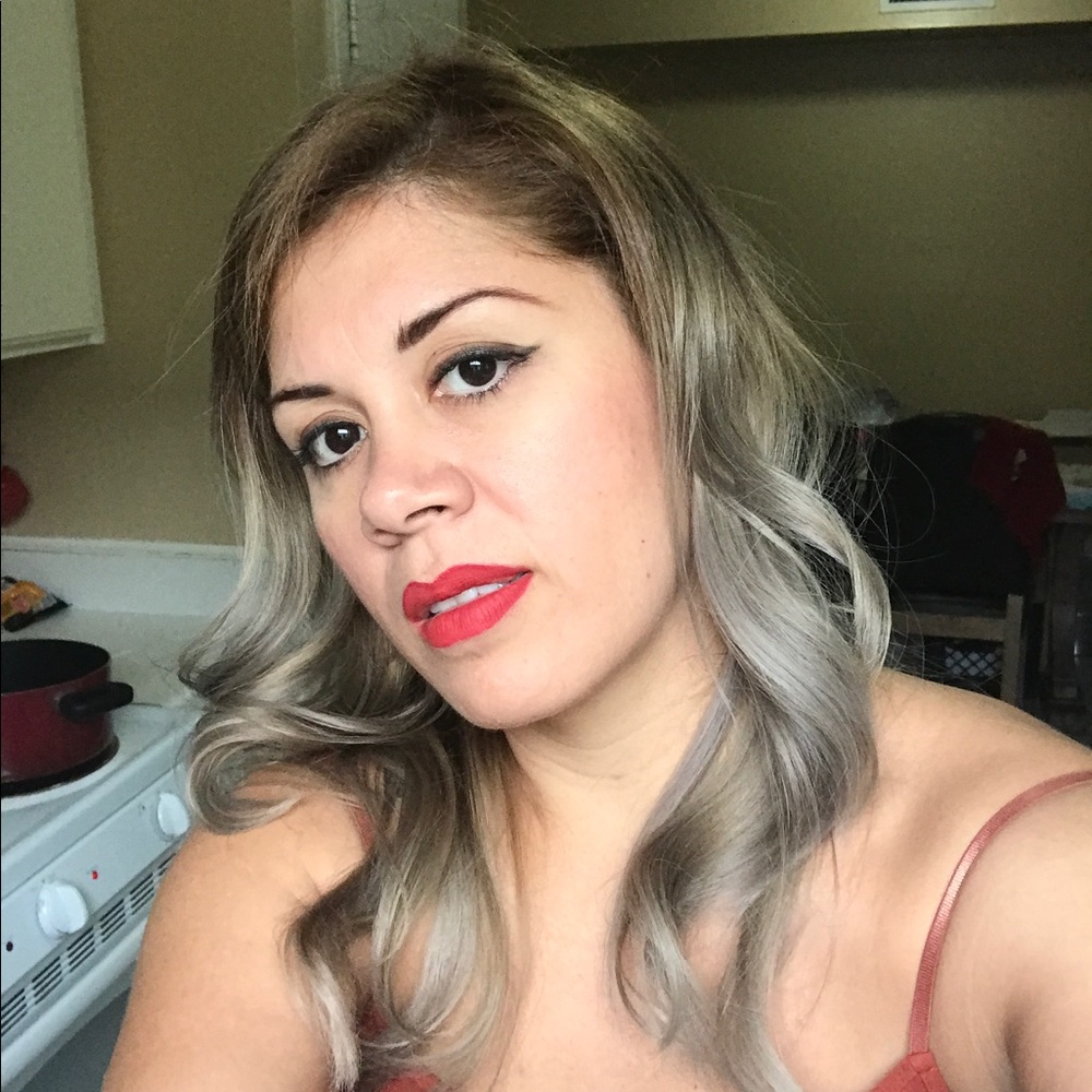 Meet your Posher, Linda