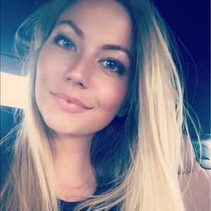 Meet your Posher, Courtney