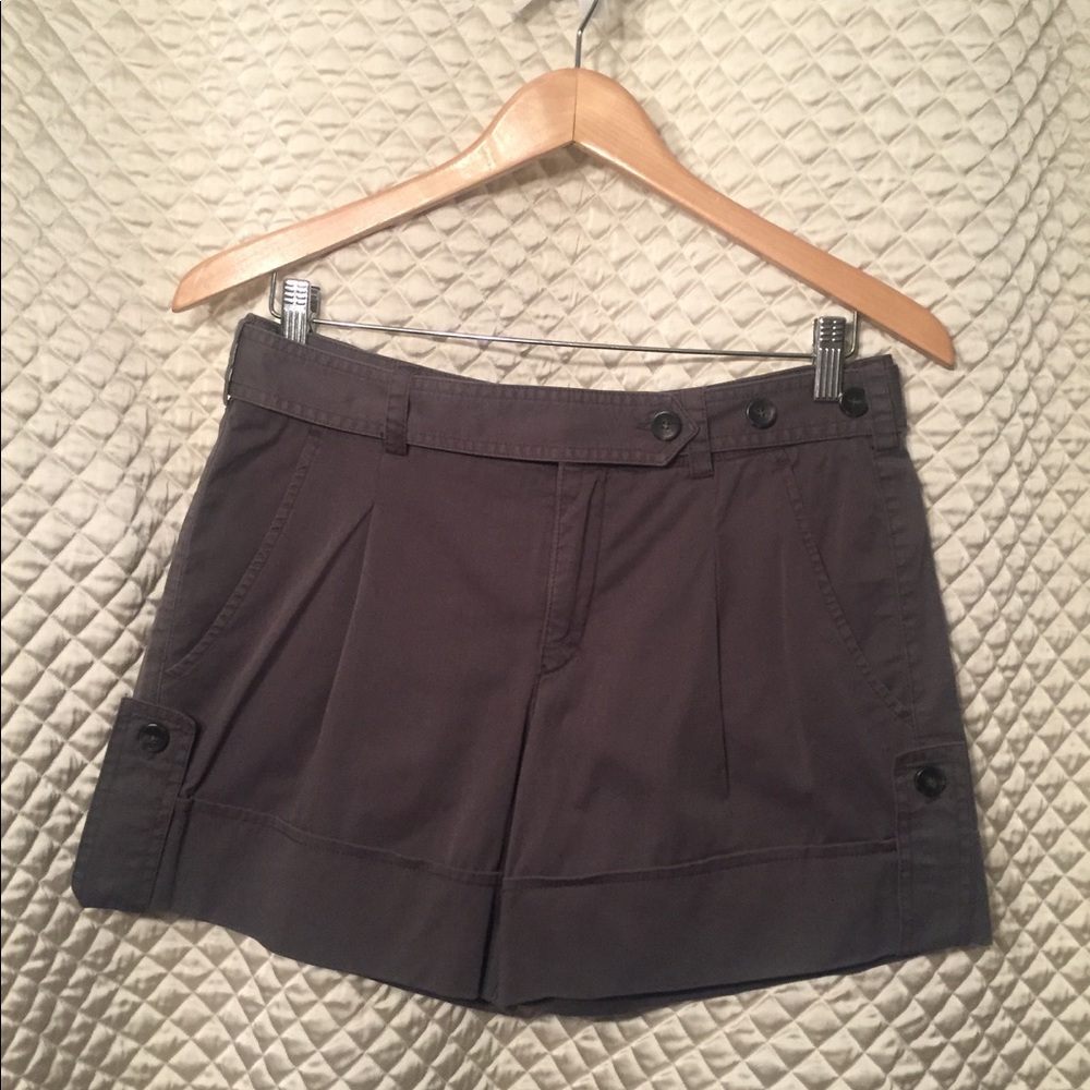 🔥SOLD🔥Vince NWT Short Cargo Shorts Size 4 Army Green