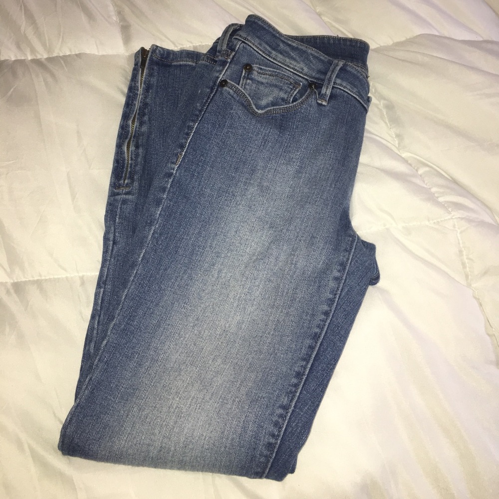 Women's zippered ankle jeans