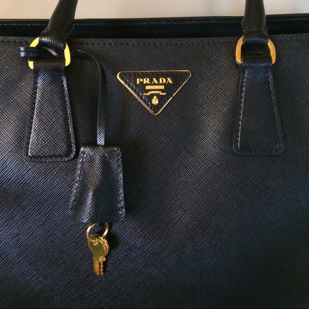Prada totebag Saffiano Cuir serial #25