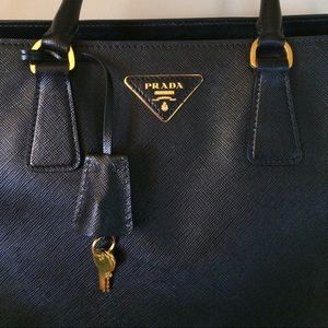 Prada totebag Saffiano Cuir serial #25