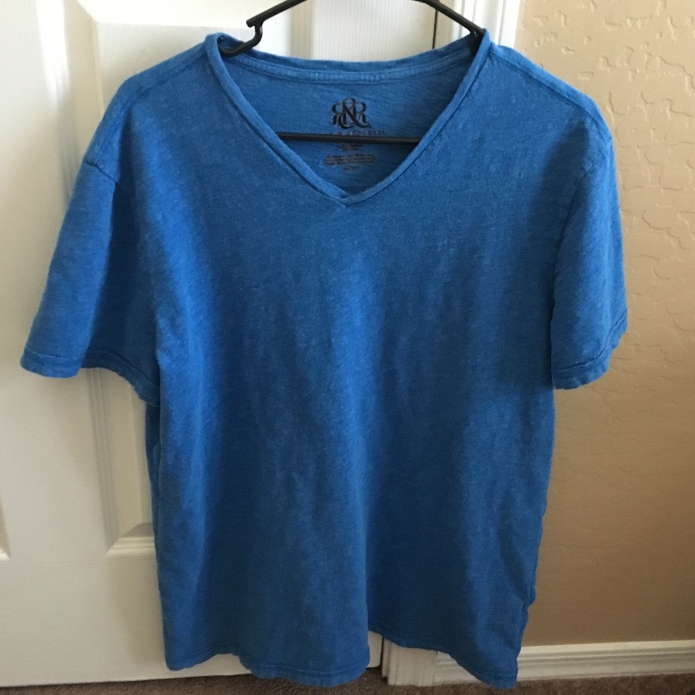 💙Rock and Republic V-Neck Blue Tee