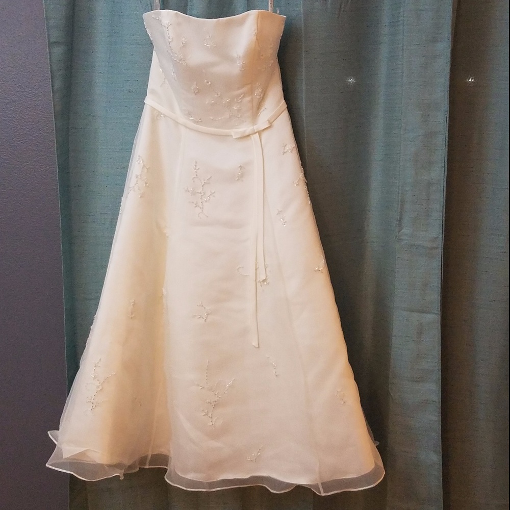 Alfred Angelo Ivory Wedding Dress - size 8