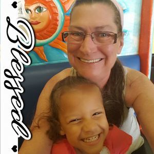 Meet your Posher, Lora