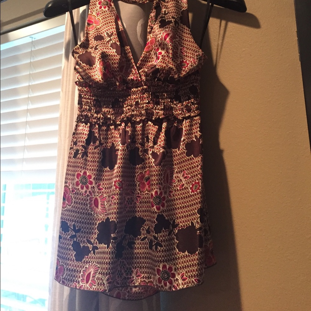 🎈Fun and flirty halter top.🎈