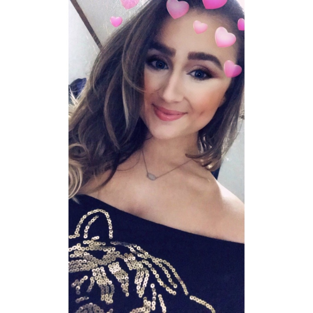 Meet your Posher, Courtney