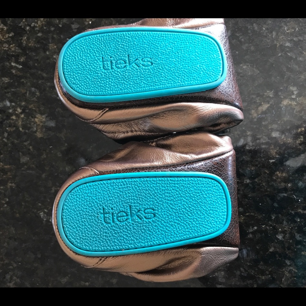 Almost Brand New Size 9 Bronze Tieks Flats