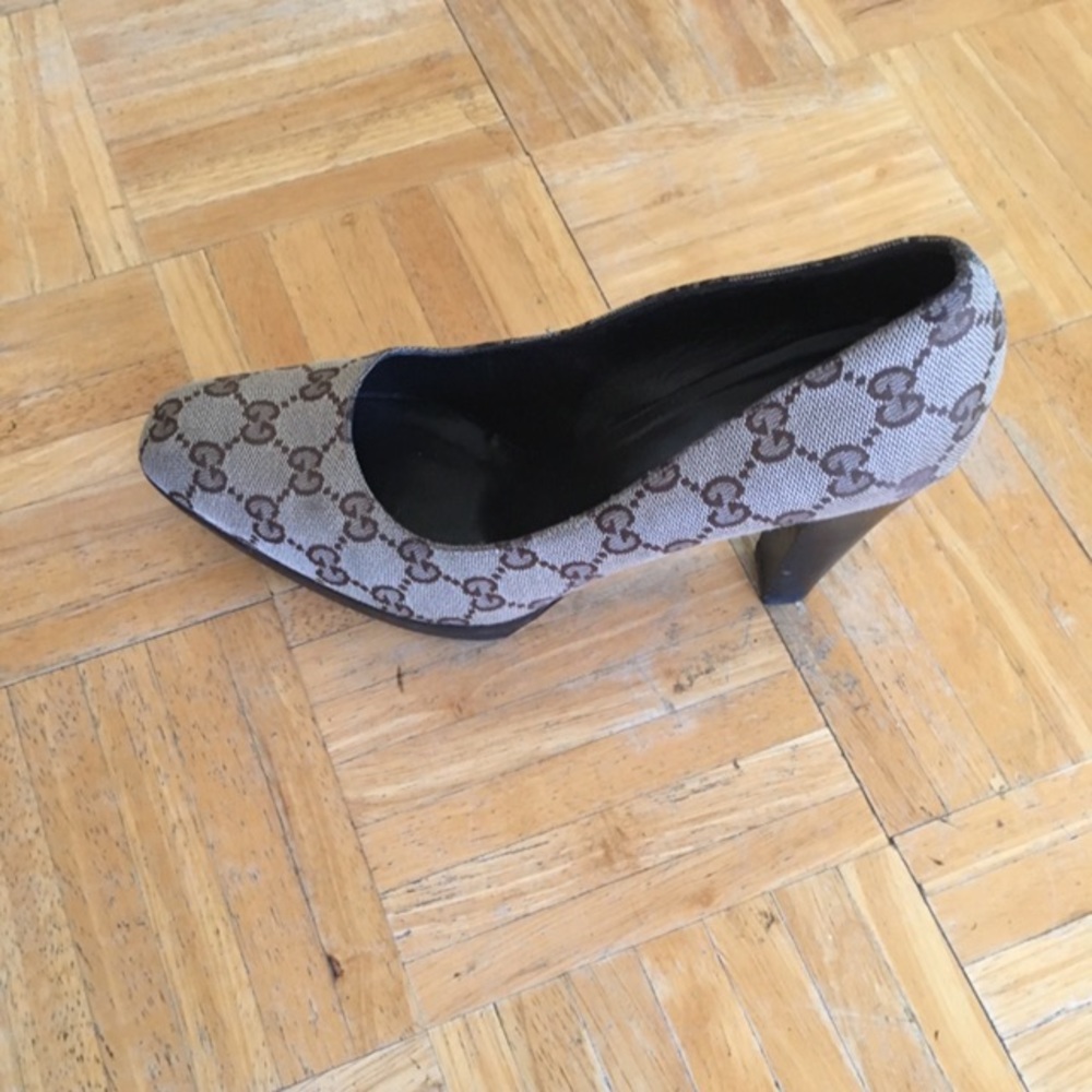 Beautiful Gucci heels size 8. Great condition