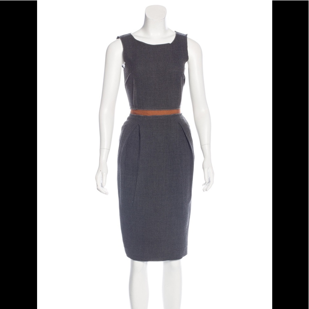 🚫SOLD🚫 D&G Light Grey Ruffle-back Dress - Picture 2 of 5