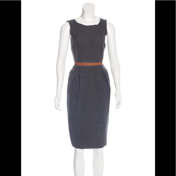 🚫SOLD🚫 D&G Light Grey Ruffle-back Dress - Picture 2 of 5