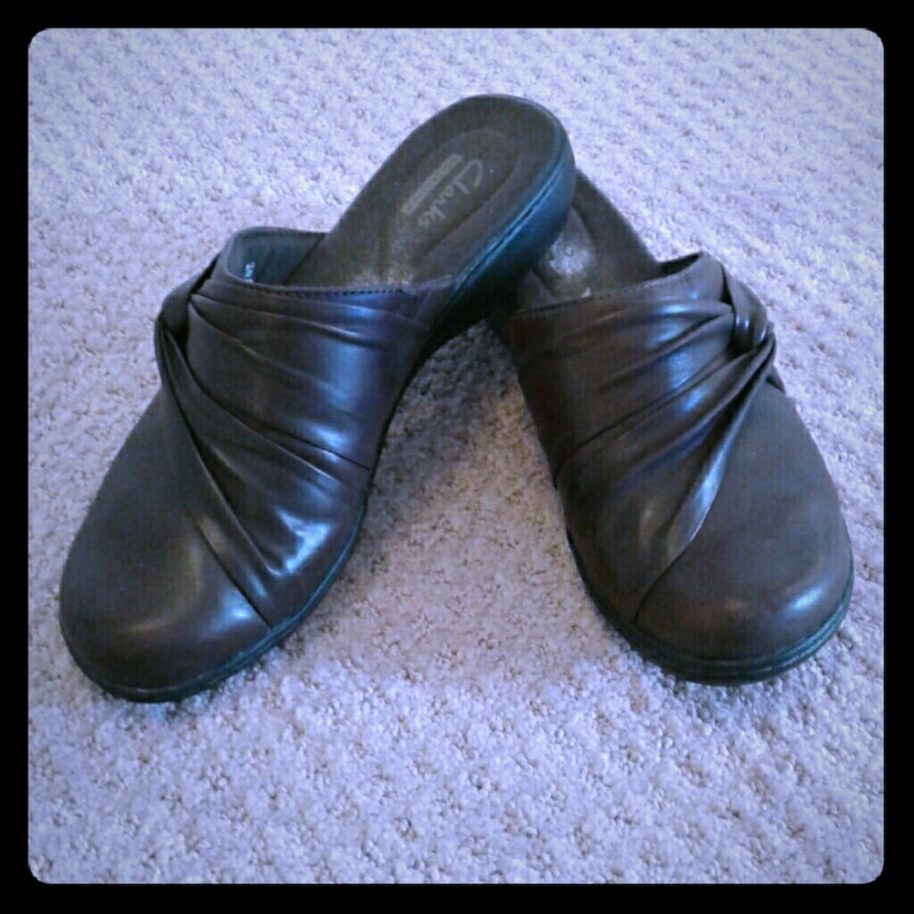 EUC CLARKS SIDE KNOT MULE SLIP ON