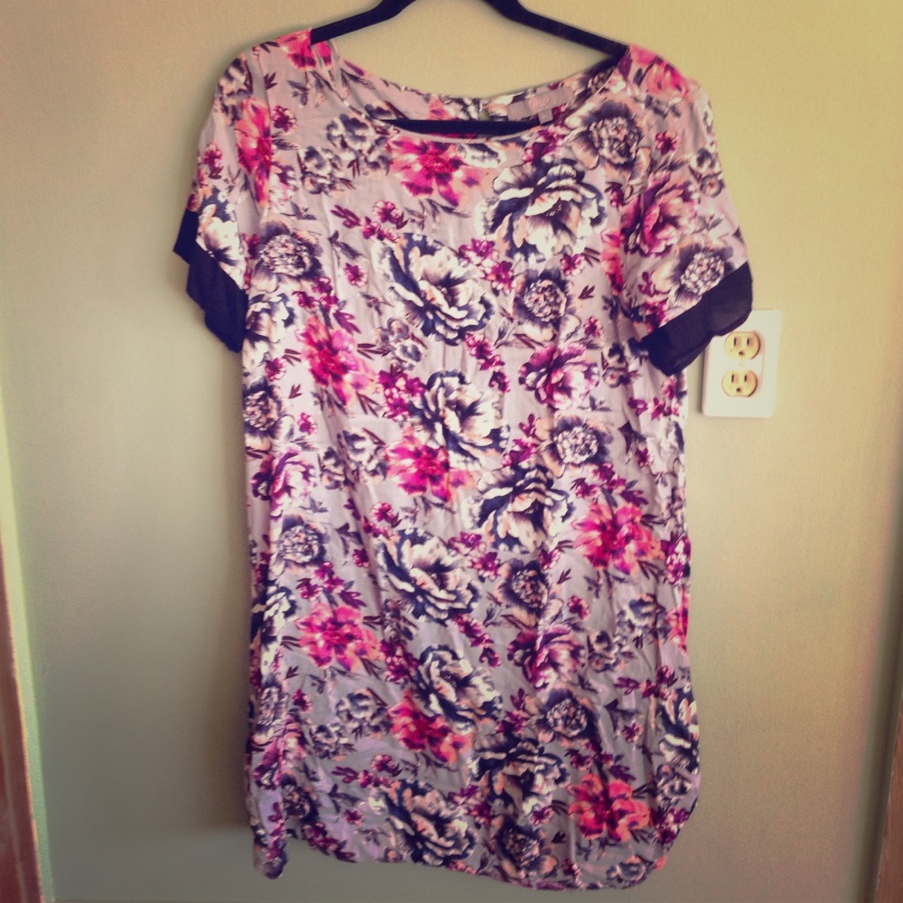 Loose flowered dress