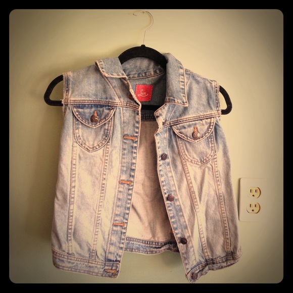 Jean Vest - Picture 1 of 2