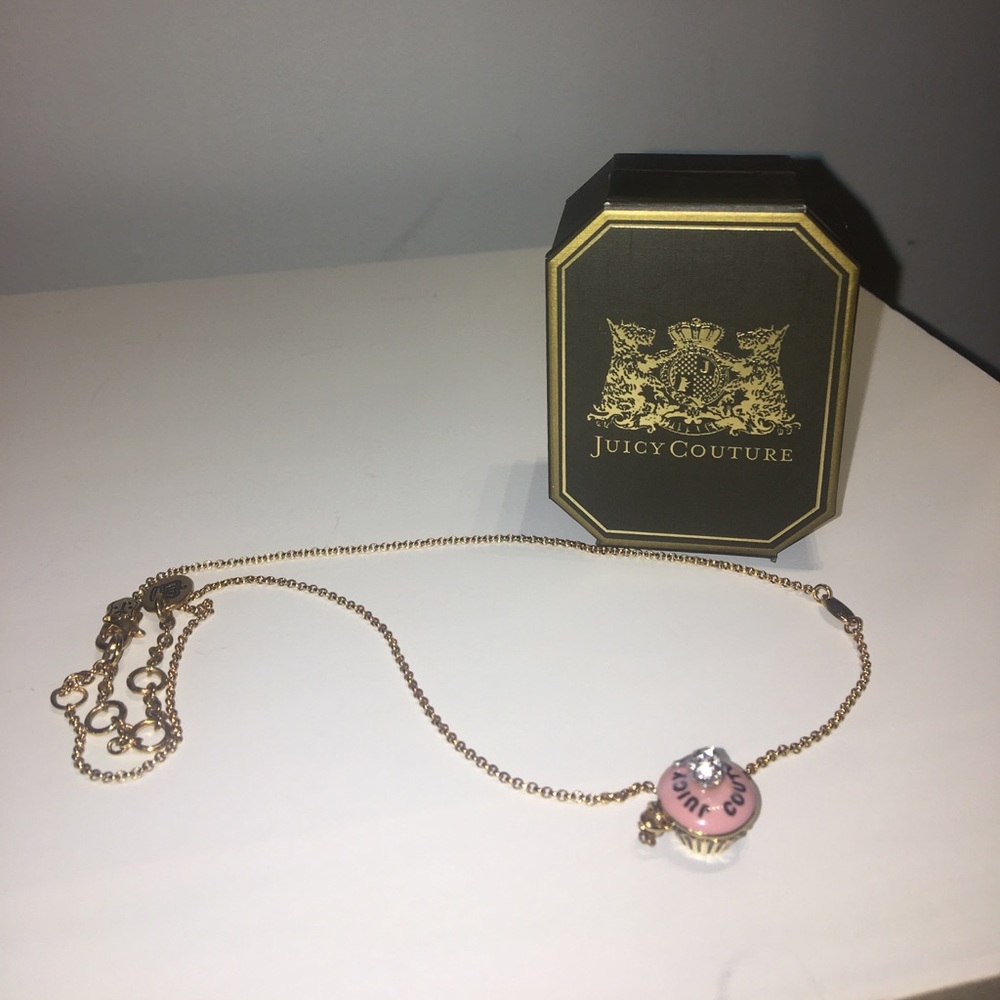 JUICY COUTURE CUPCAKE NECKLACE!!!