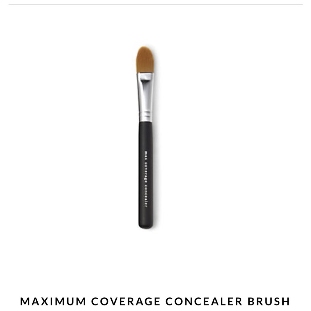 Maximum coverage concealer brush