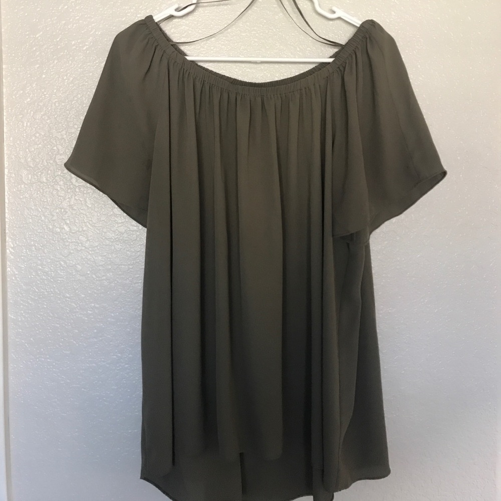 VINCE CAMUTO off shoulder top