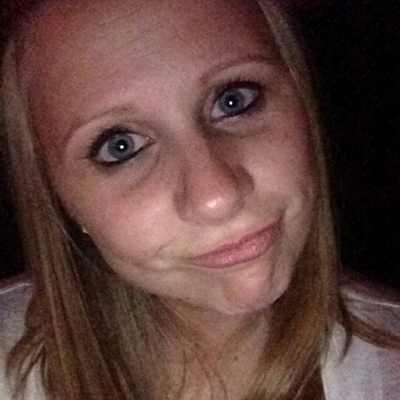 Meet your Posher, Allison - Picture 1 of 1