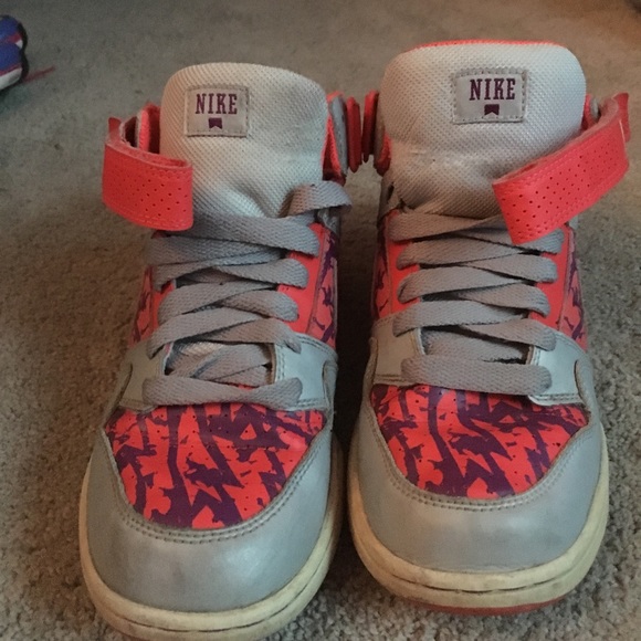 Nikes - Picture 2 of 4