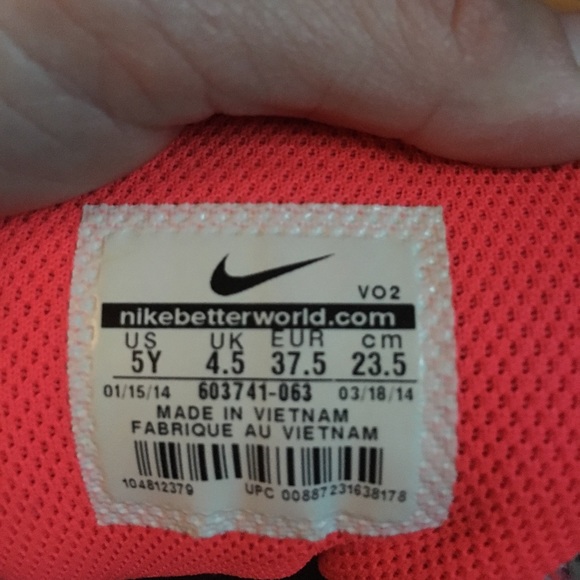 Nikes - Picture 3 of 4