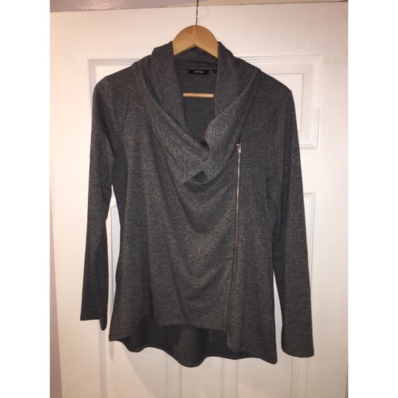 Cozy side zip sweater 🍂🎃 - Picture 2 of 4