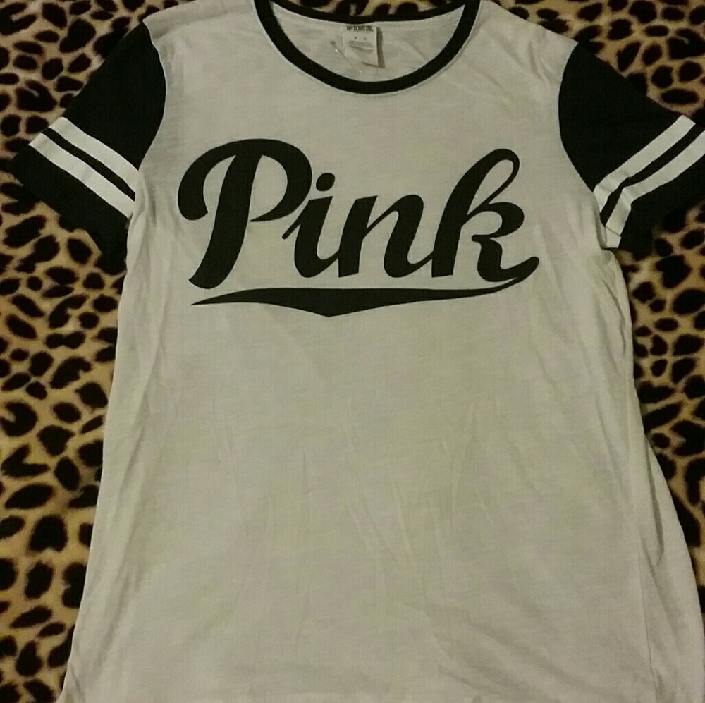 vs pink tee