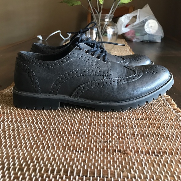 Marc Anthony wing tip dress shoes - Picture 2 of 2