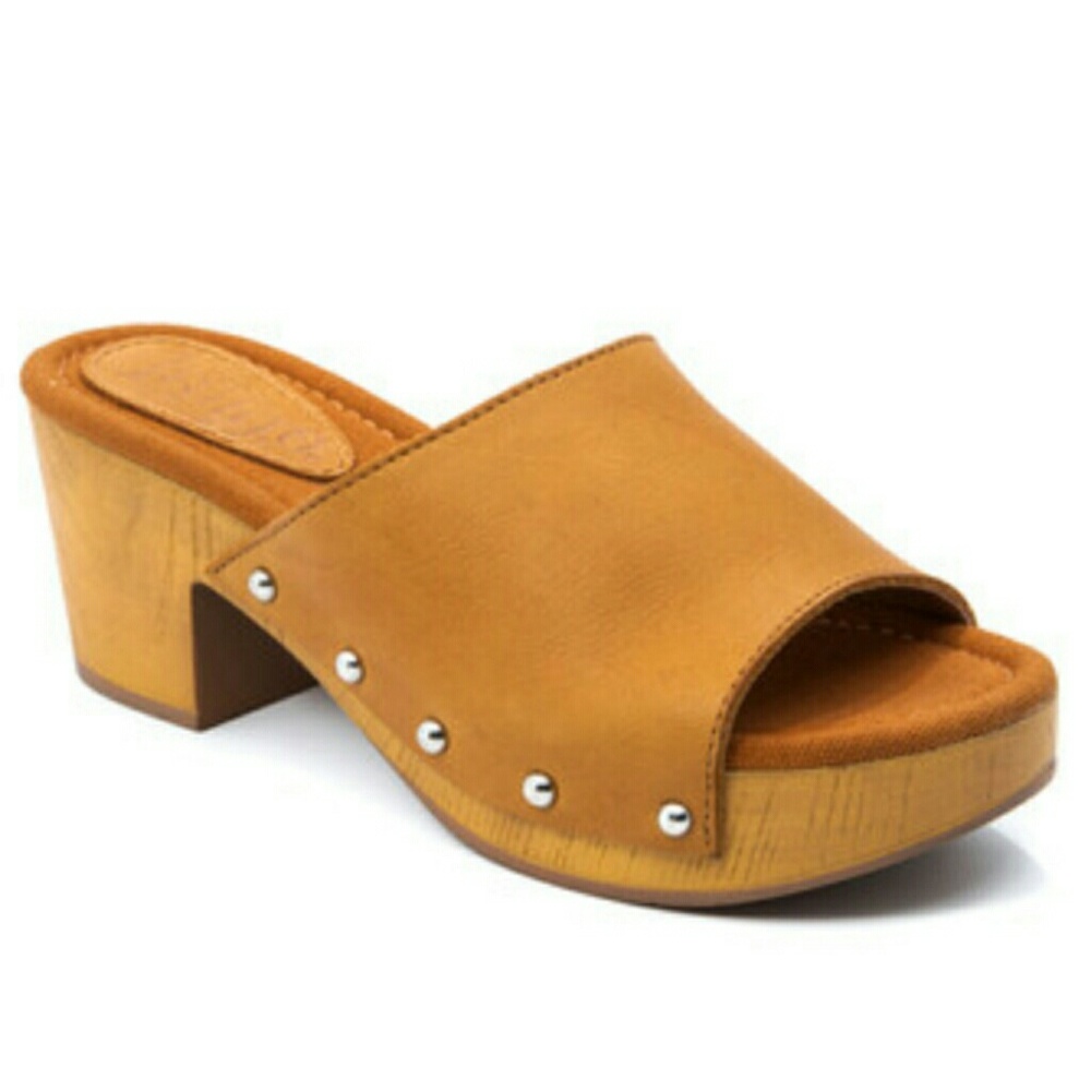 !Final Price! $15 NIB Vintage Inspired Latigo Clog