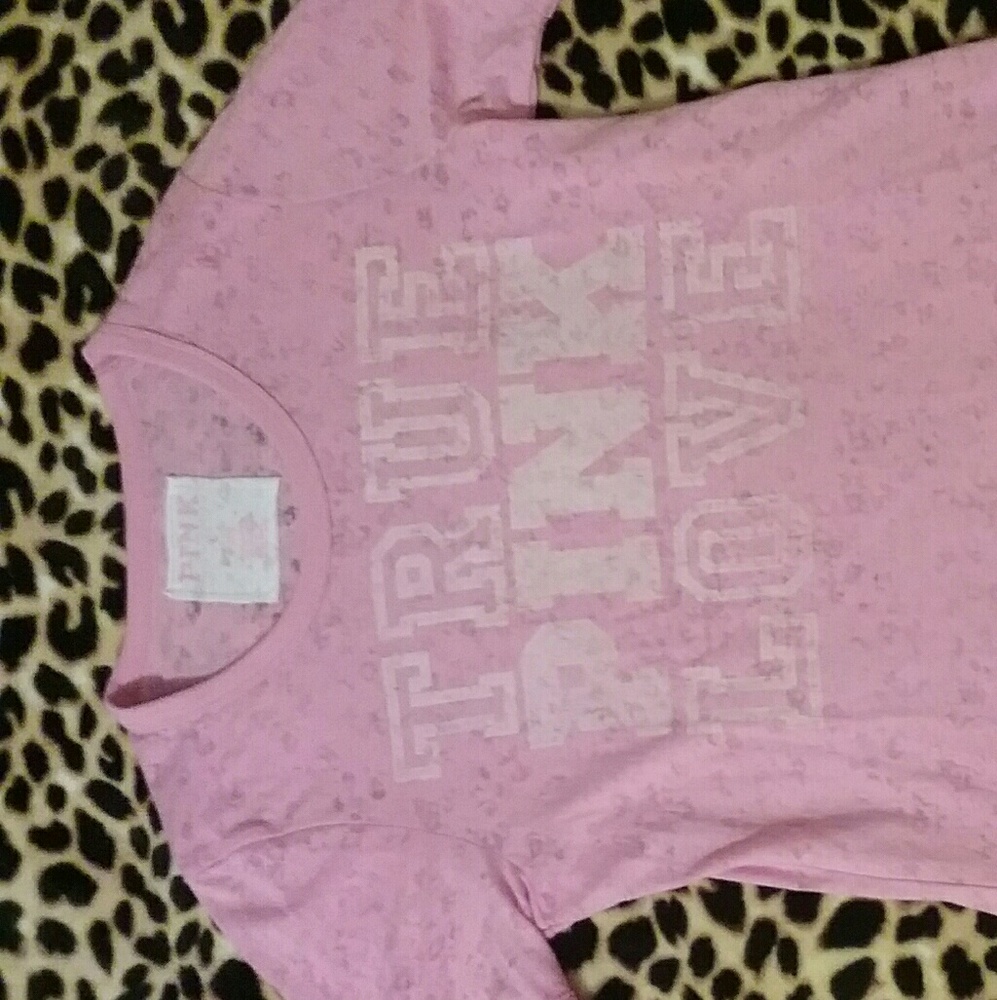 vs pink tee