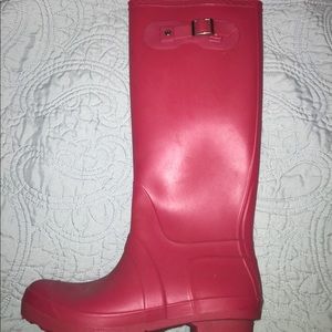 Off brand rubber rain boots