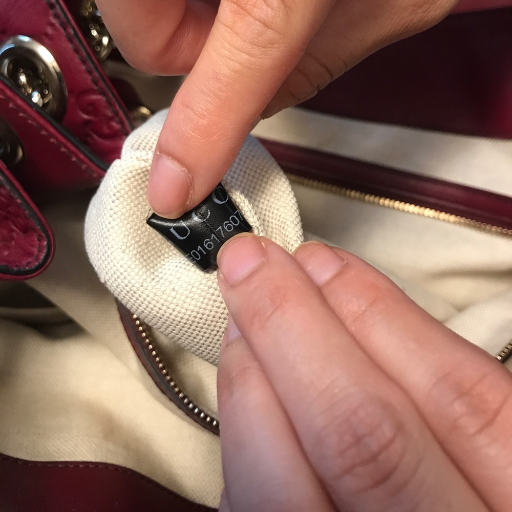 Gucci Guccissima burgundy shoulder bag. - Picture 7 of 7