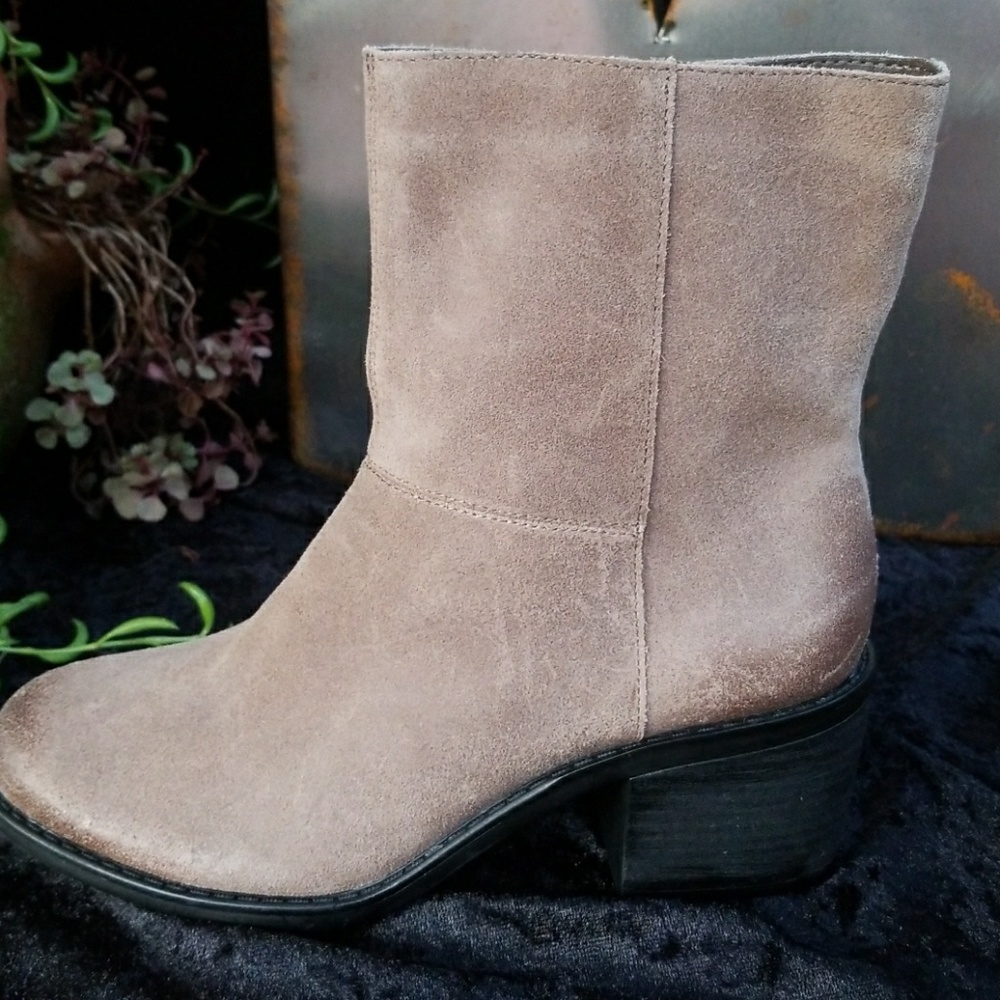Easy Spirit Ilsa Suede Ankle Boot