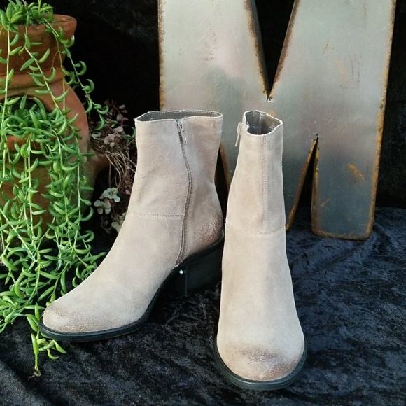 Easy Spirit Ilsa Suede Ankle Boot - Picture 3 of 8