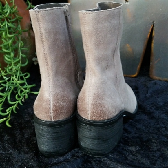 Easy Spirit Ilsa Suede Ankle Boot - Picture 5 of 8