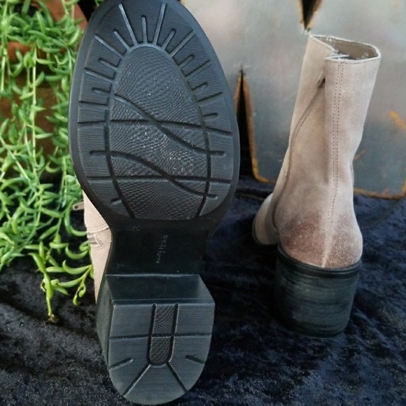 Easy Spirit Ilsa Suede Ankle Boot - Picture 6 of 8