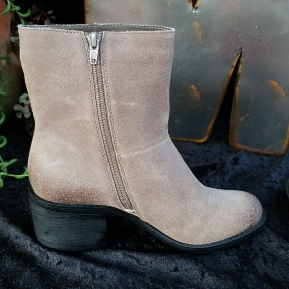 Easy Spirit Ilsa Suede Ankle Boot - Picture 2 of 8