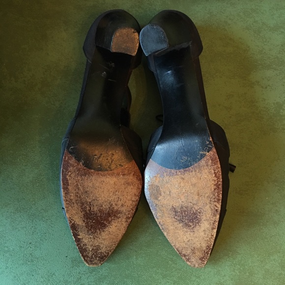 Rare Stuart Weitzman blk satiny heels size 8. - Picture 4 of 4