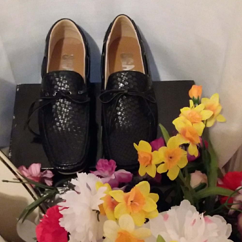 ADORABLE  SCANS LEATHER MEN SHOE NWOT