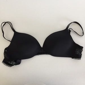 32 D Black Gap Favorite Wireless Up Lift Bra.