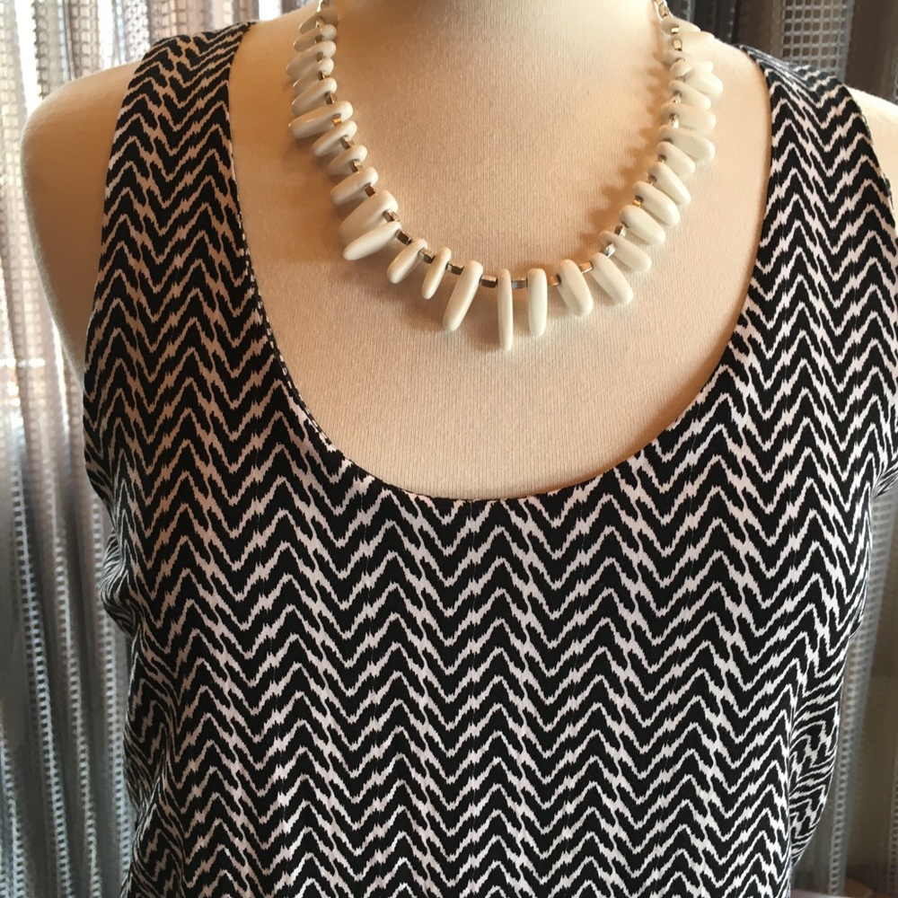 Cynthia Rowley pattern tank w/ white stick necklac