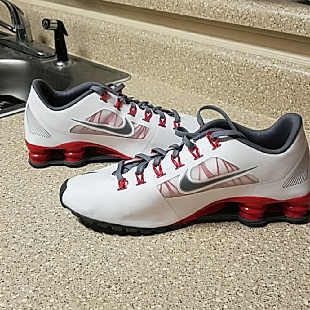 Men's Nike Shox - Picture 2 of 3