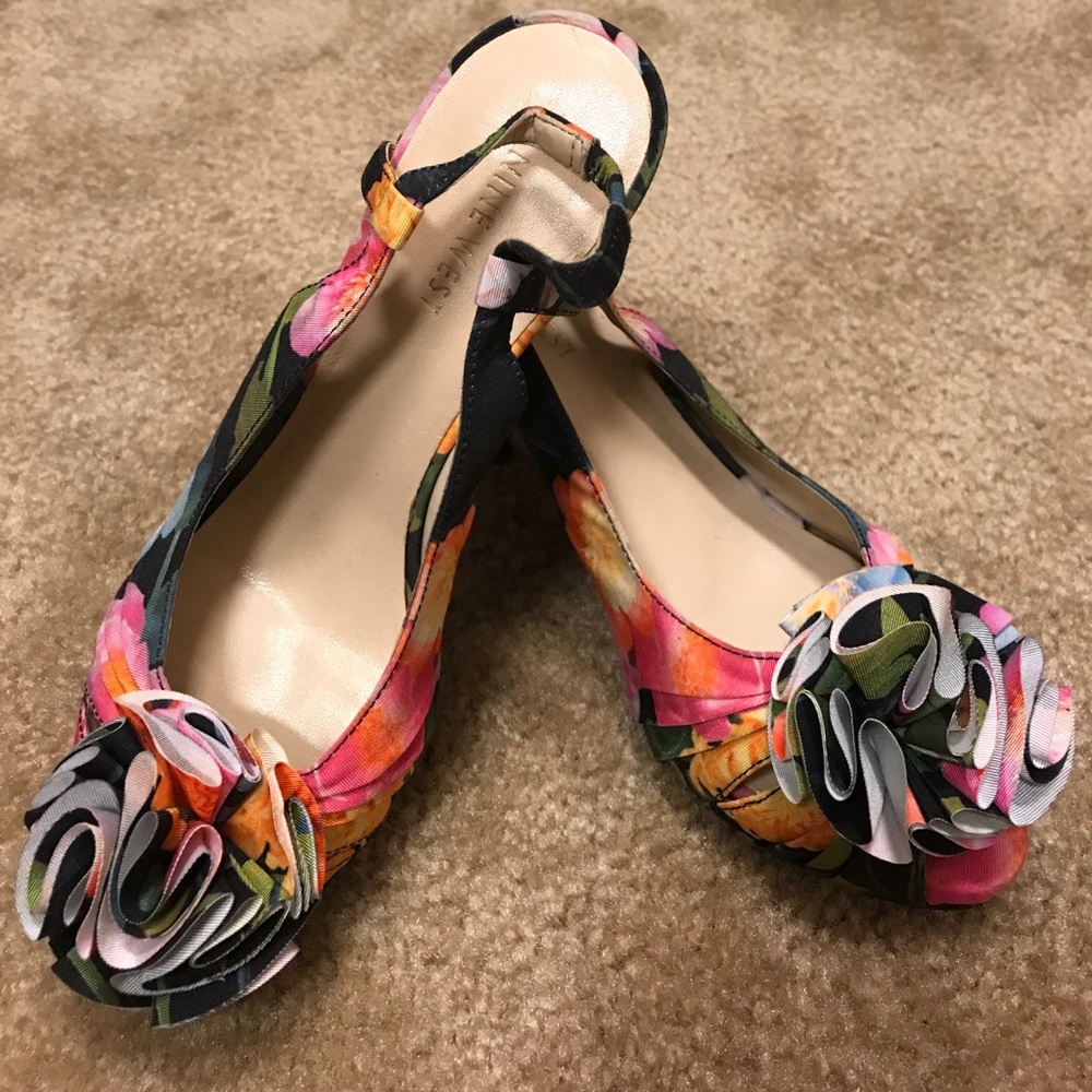 Floral high heels. Fabric. 2.5 inches high.