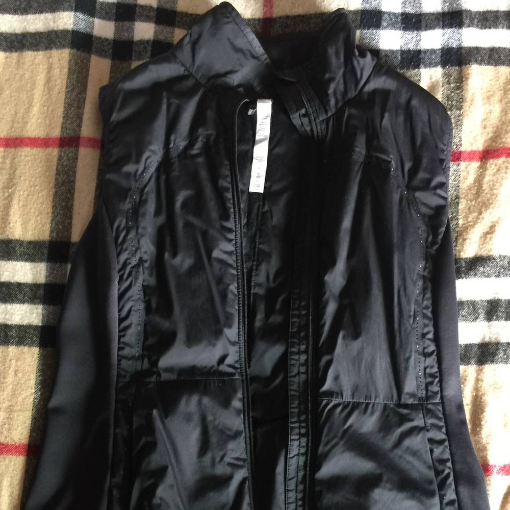 Lululemon NWOT Run for the cold black vest 10