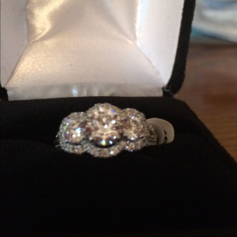 Cubic zirconia 3 stone ring size 6 sterling silver