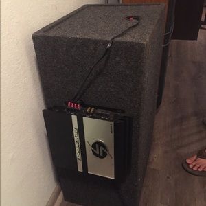 2 12in speakers with 1200w amp in speaker box