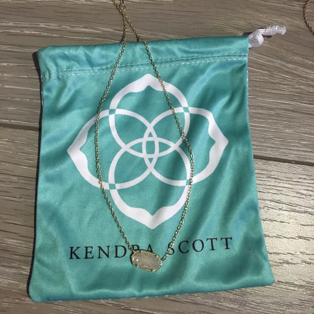 Kendra Scott Elise necklace. Iridescent drusy