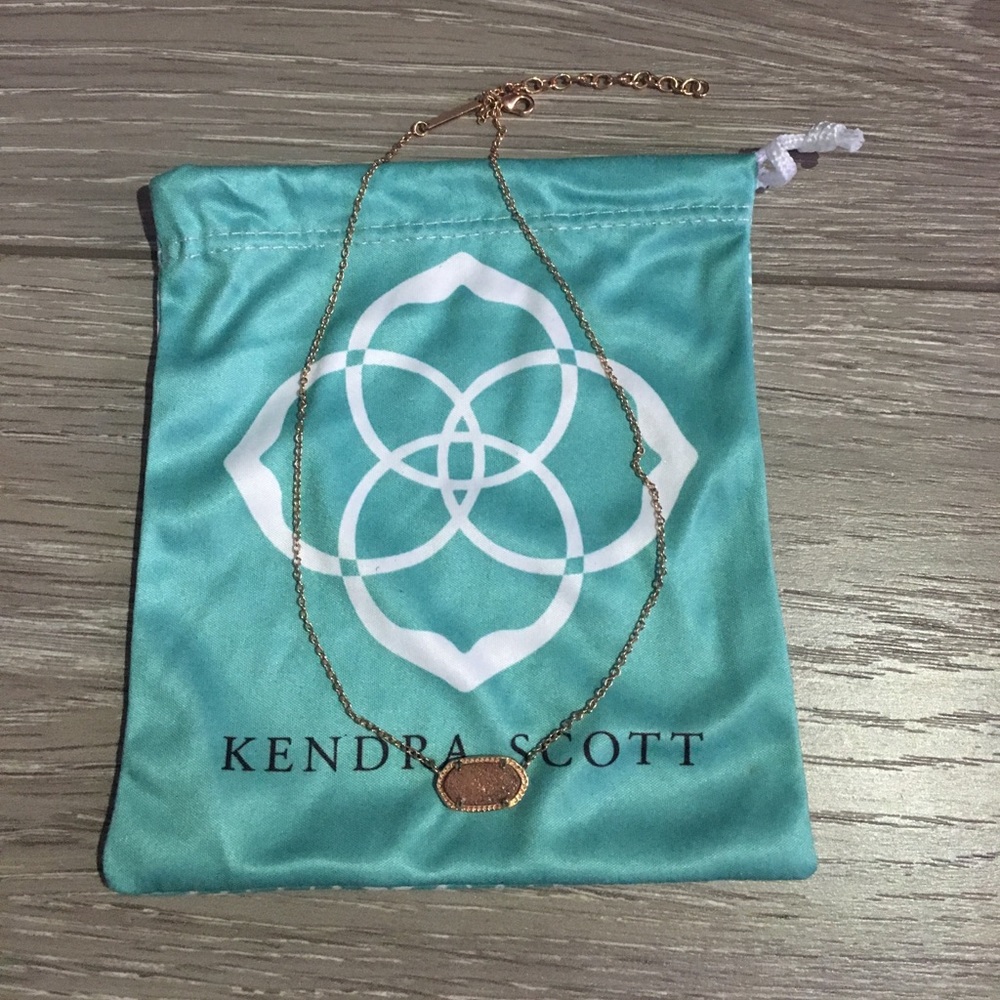 Kendra Scott Elise necklace. Rosegold